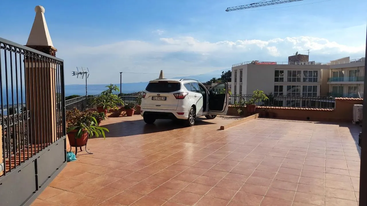 הוילה טאורמינה Casa Vacanza Da.Ri. בית נופש